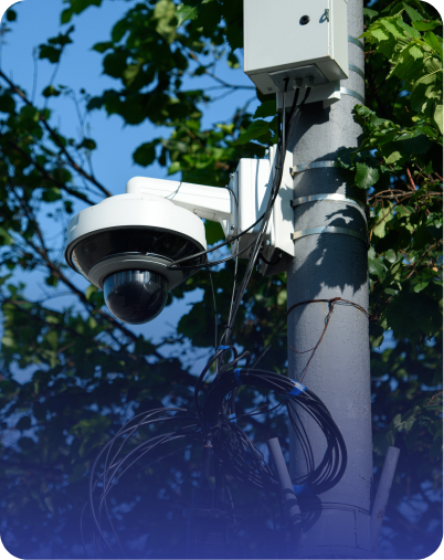 Cámara de seguridad en poste